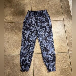 Athleta black and grey tie dye joggers